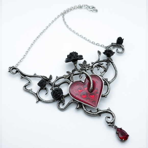 ❤️Alchemy of England The Blood Rose Gothic Red Heart Pendant Necklace - Picture 3 of 14